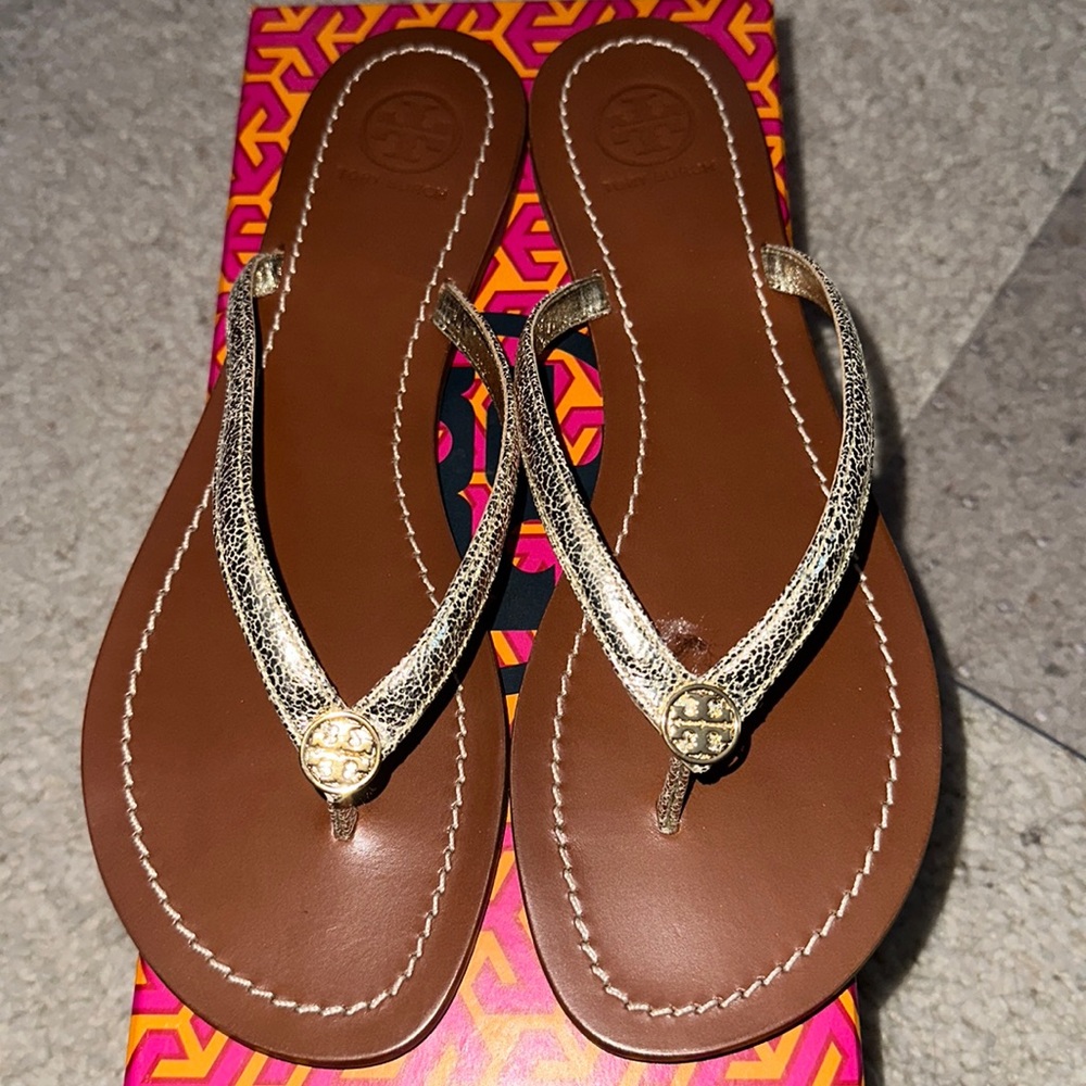 New Tory Burch Terra Thong Reverse Metallic Silver